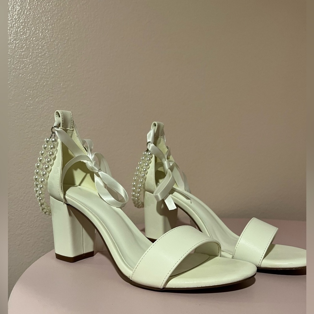 Elegant White Heeled Sandals with Pearl Detail